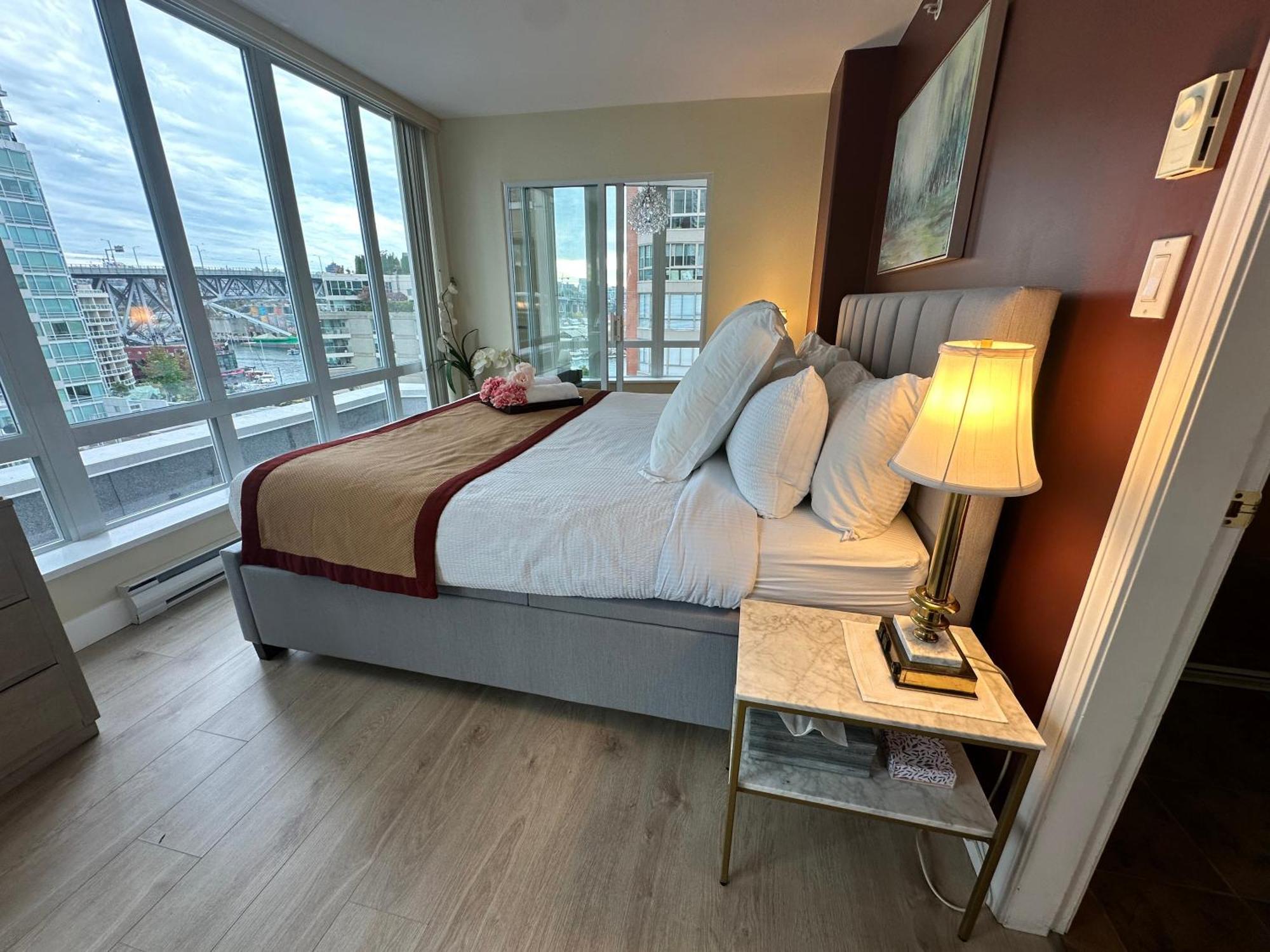 Penthouses Of Ave Apartment Vancouver